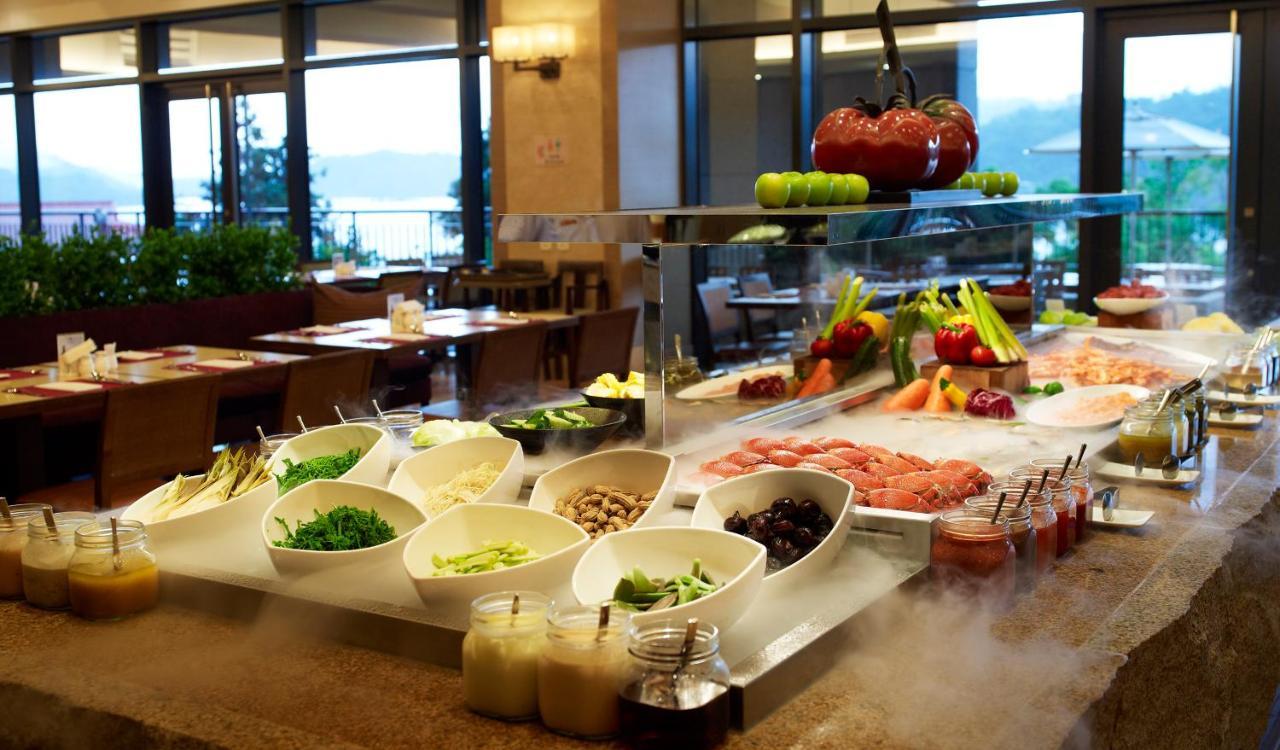 Fleur De Chine Hotel Yuchi Exterior foto A salad bar
