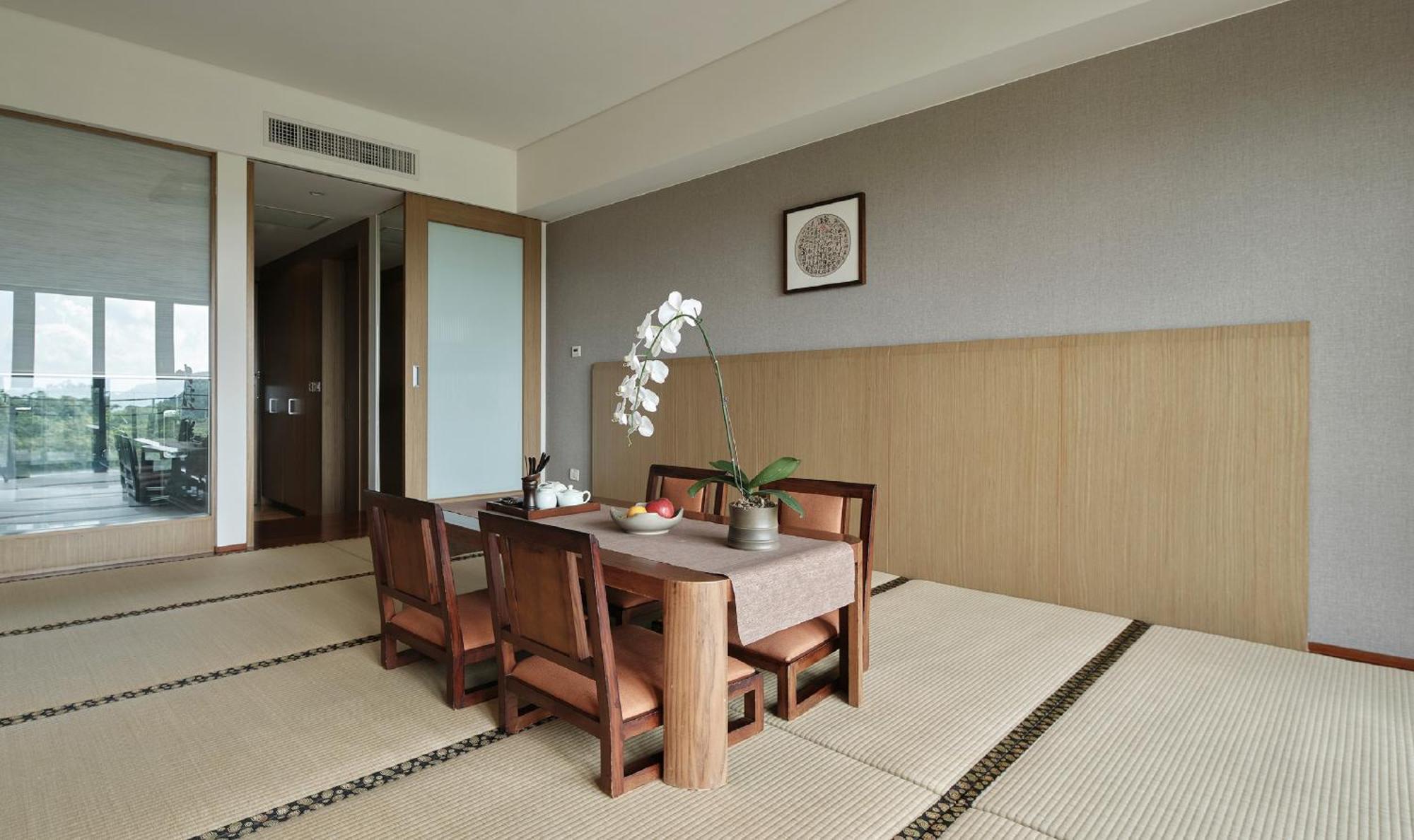 Fleur De Chine Hotel Yuchi Exterior foto A dining room with tatami flooring