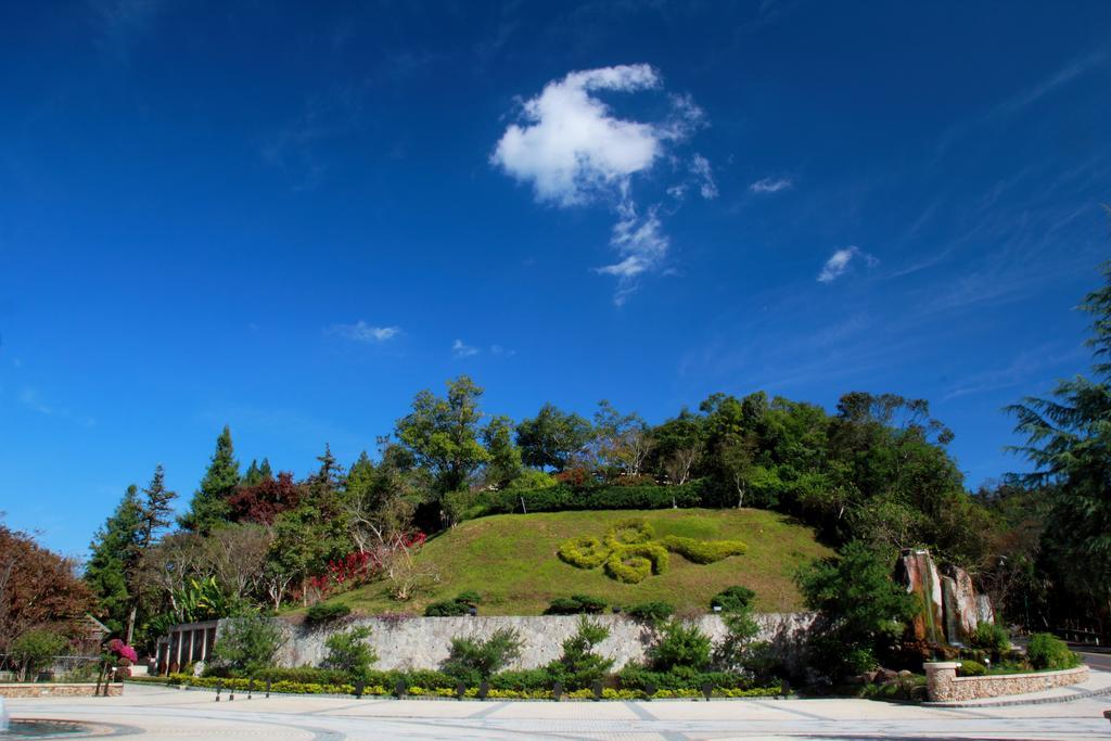Fleur De Chine Hotel Yuchi Exterior foto The tomb of King Heo Jun